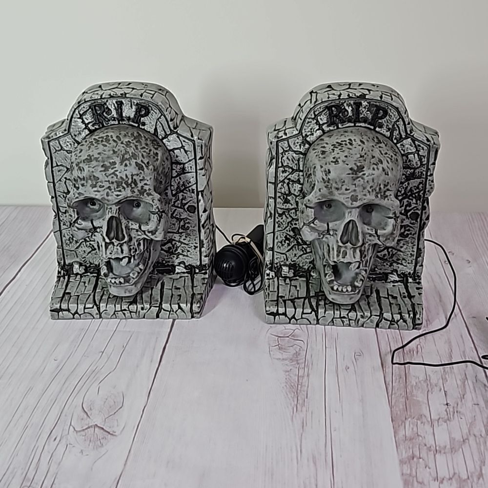 Vintage Talking Skulls Animated Halloween Decor